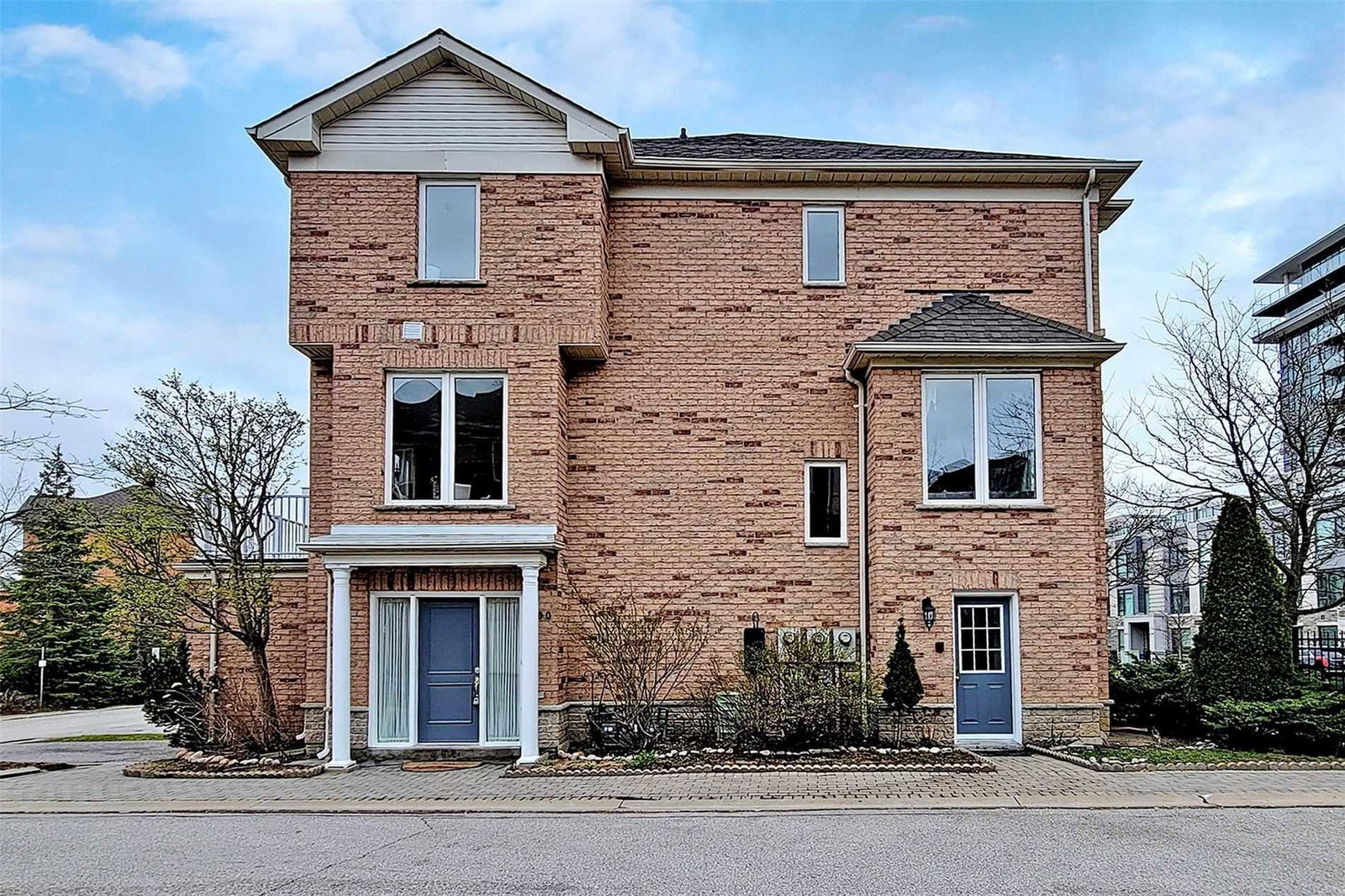 Townhouses at the Galleria condo