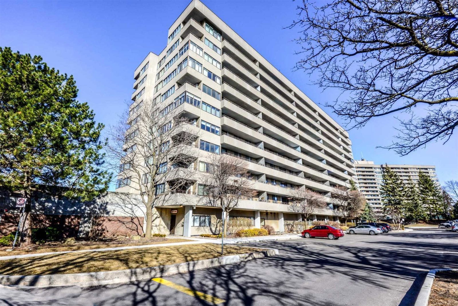 1320 Mississauga Valley Condos condo building exterior