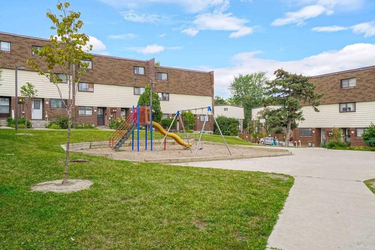 180 Mississauga Valley Townhomes condo