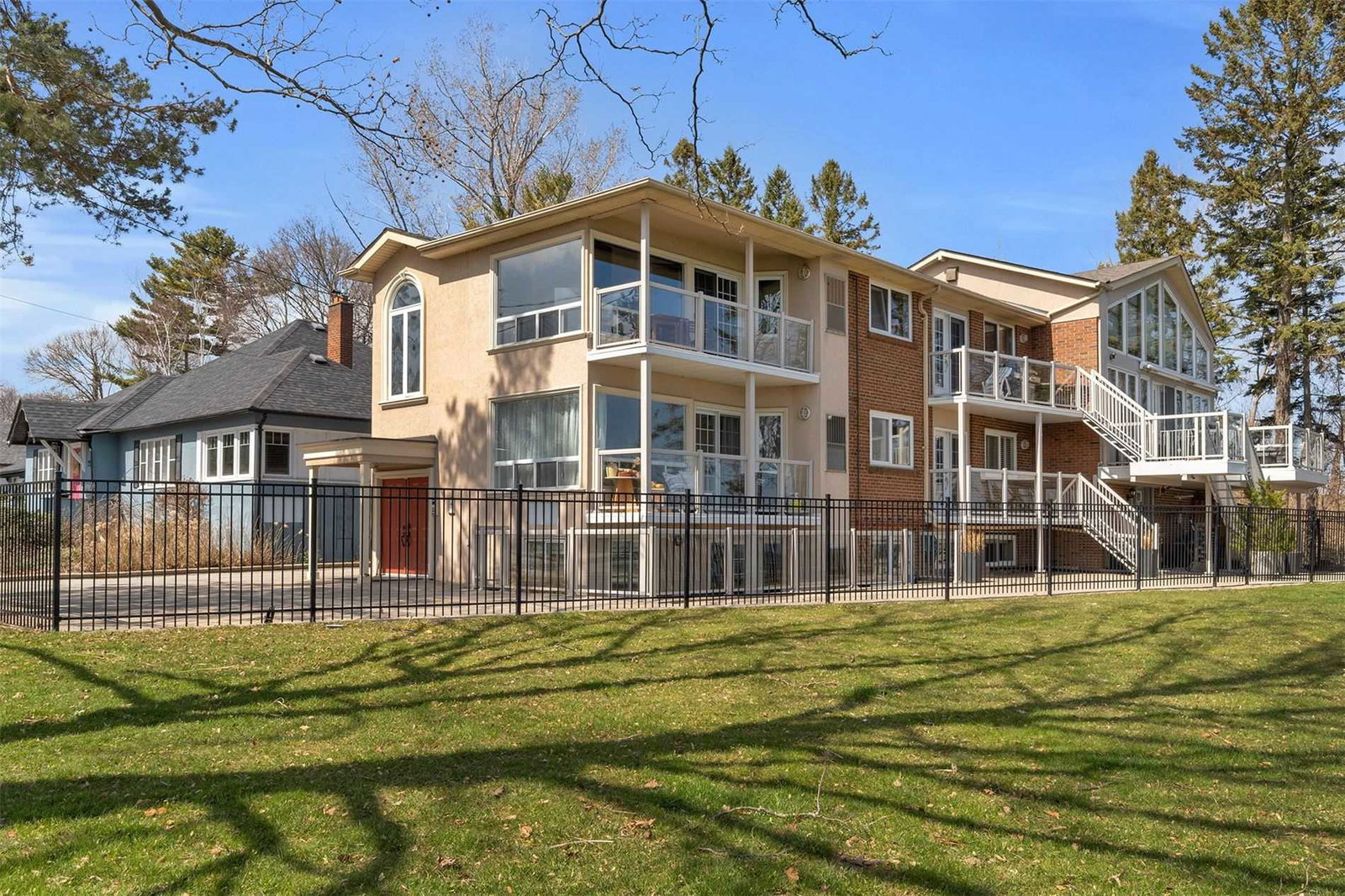 75 Maple Avenue South Condos exterior
