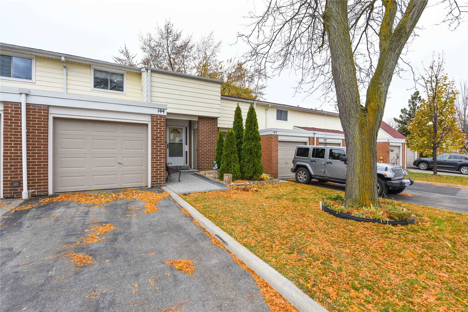 215 Mississauga Valley Townhomes condo