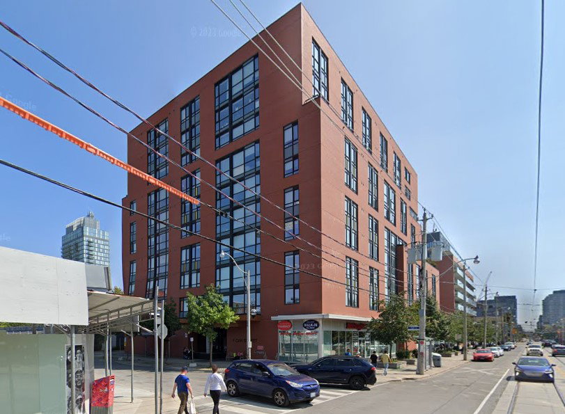 10 Oak Street exterior