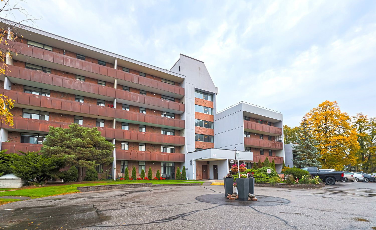 50 Old Kingston Road condo