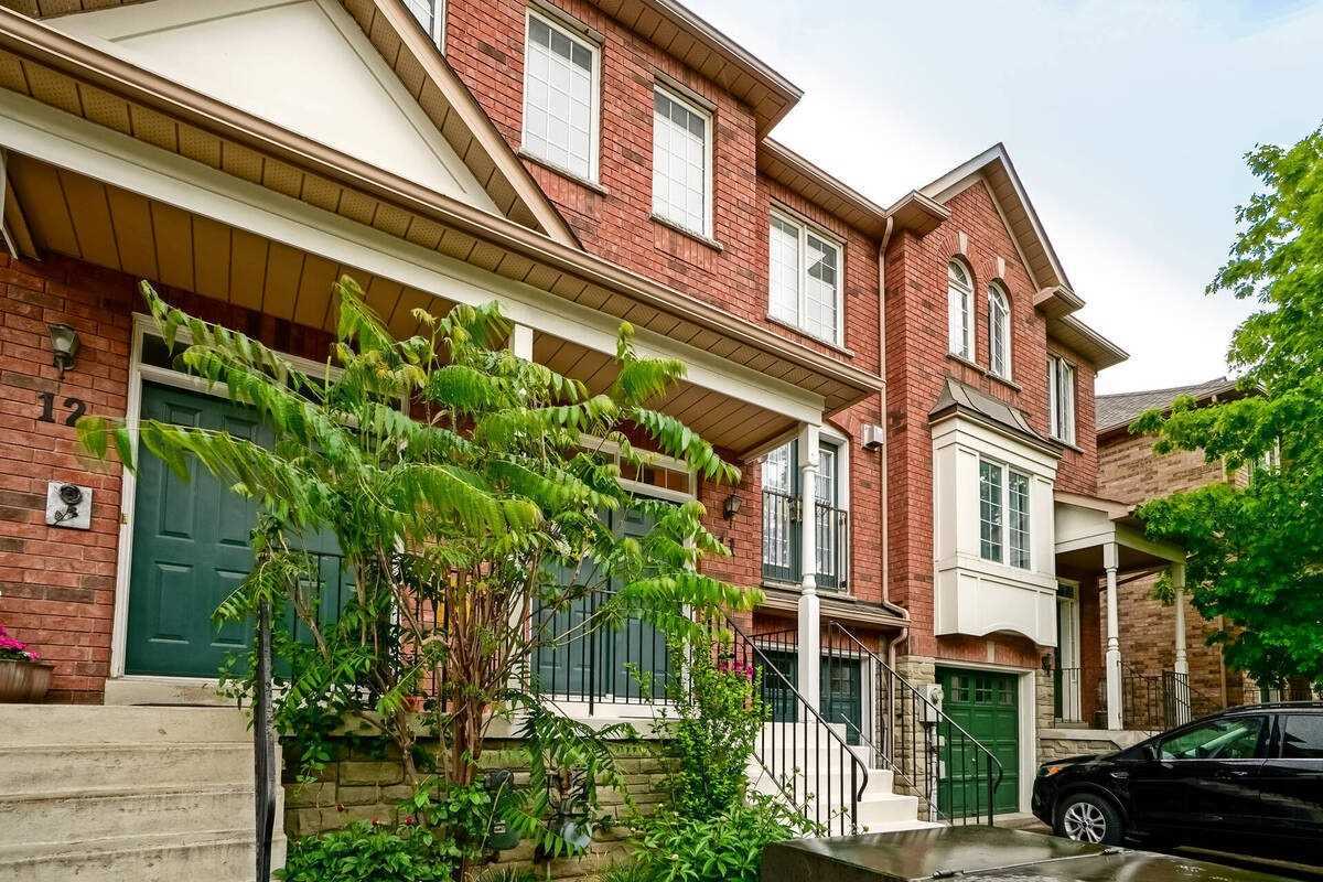 Eden Oak Townhomes exterior