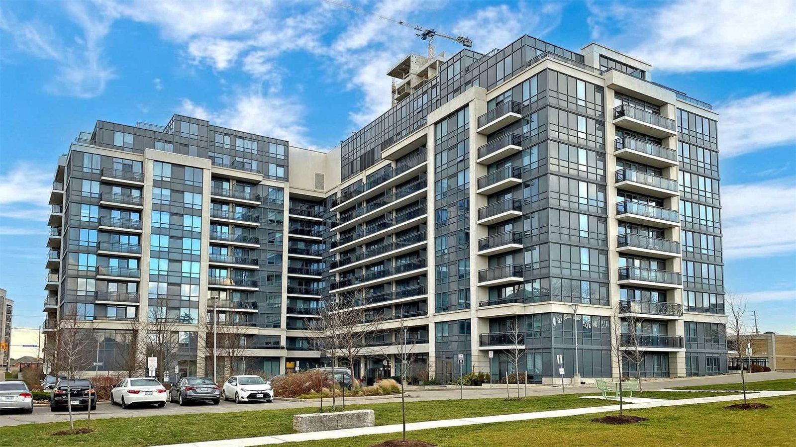 Royal Gardens Condos exterior