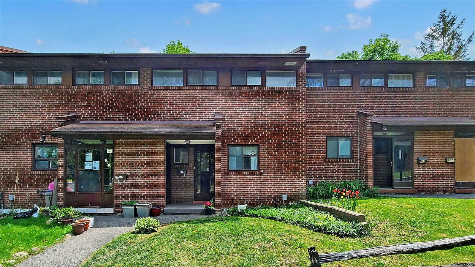 705 Military Trail Townhouses condo building exterior