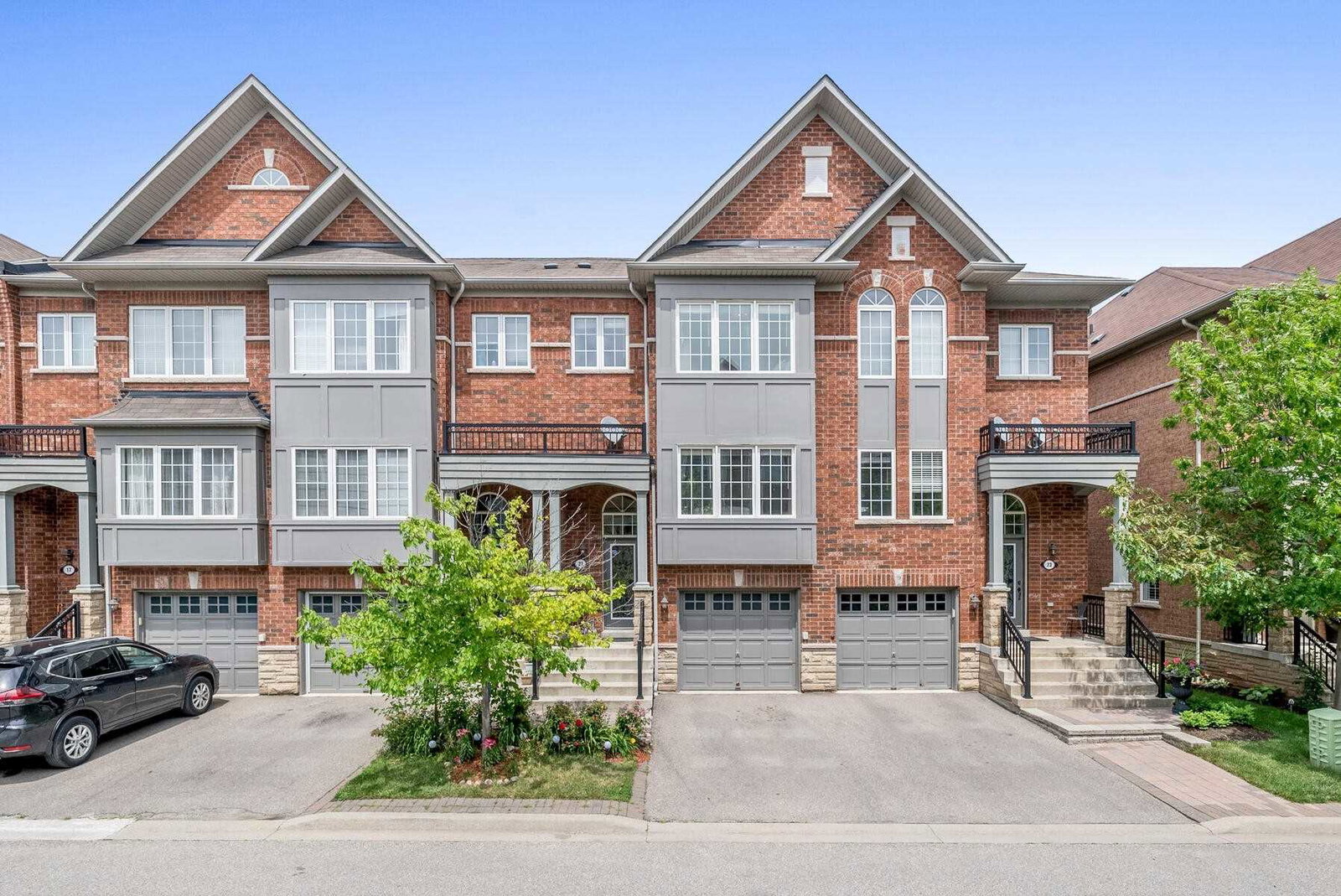 230 Paisley Boulevard West Townhomes exterior
