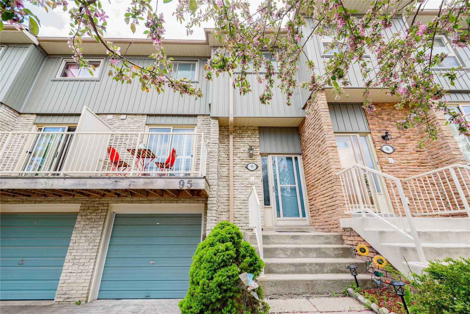 Hampton Oaks condo