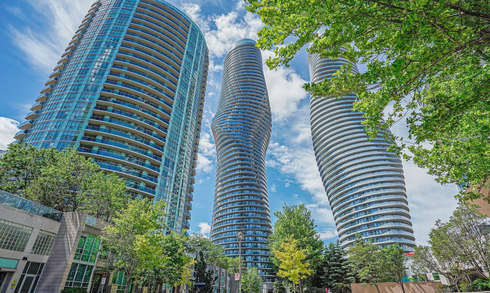 Absolute World IV Condos exterior