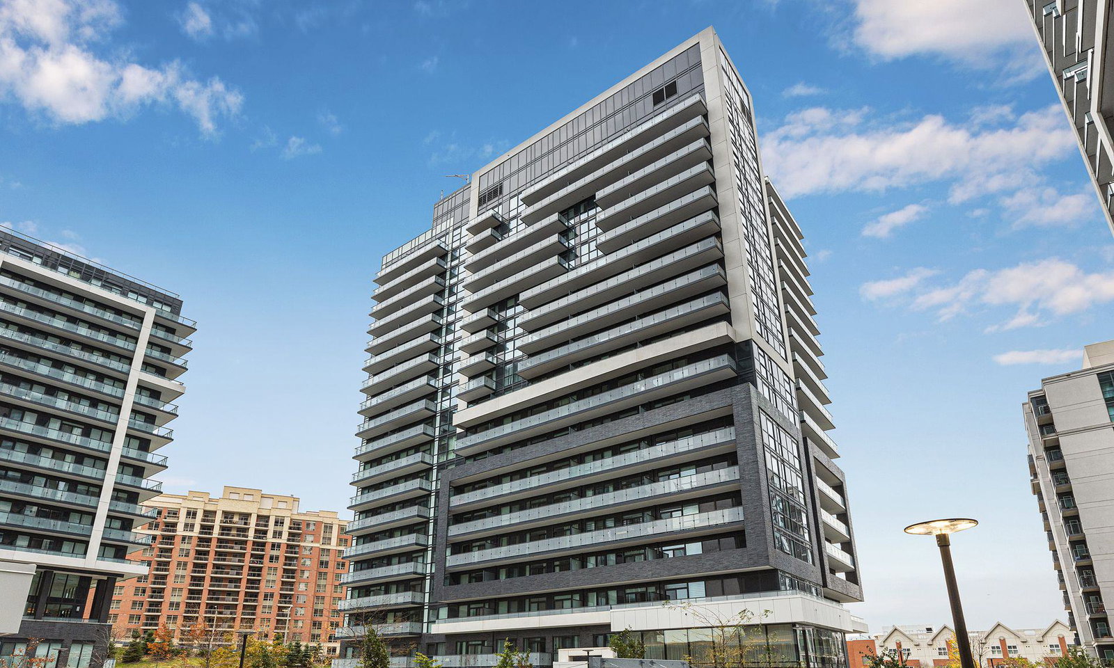 YongeParc Condos exterior