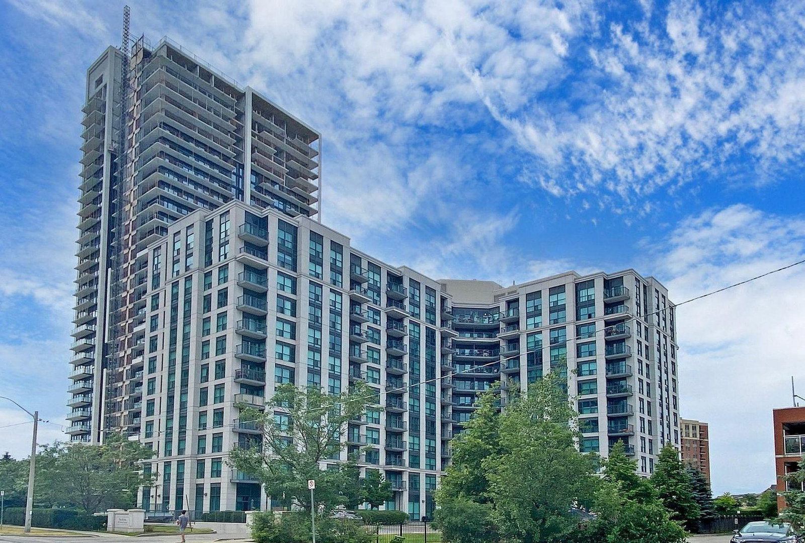 The Royal at Bayview Glen Condos exterior