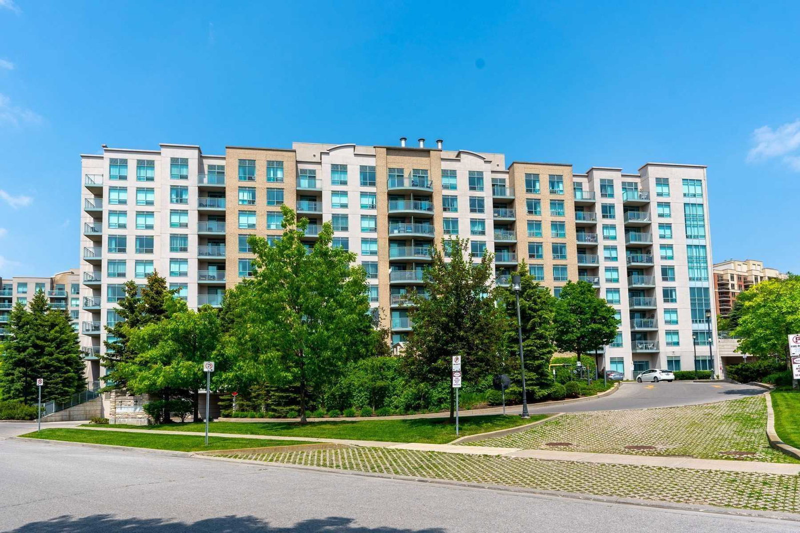 The Gates of Bayview Glen II Condos condo