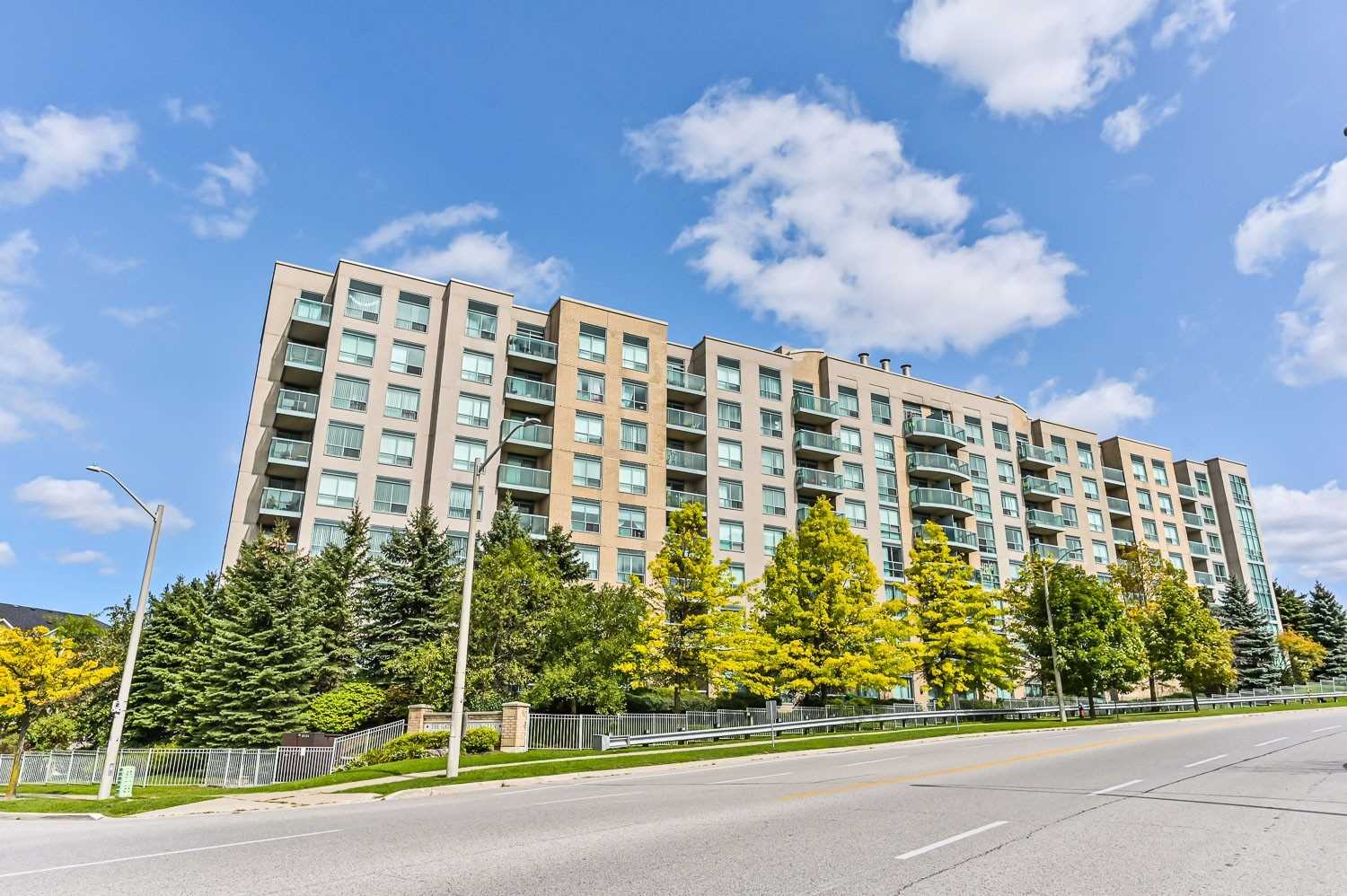 The Gates of Bayview Glen Condos exterior