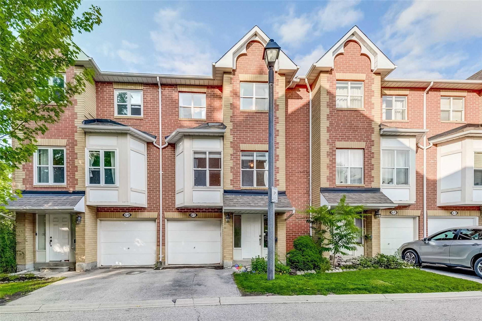 Maple Park Way Townhomes exterior