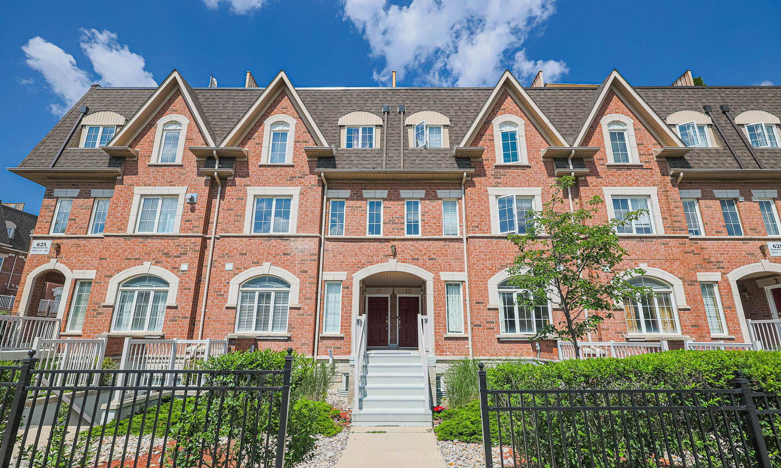 601 Shoreline Dr Townhomes condo