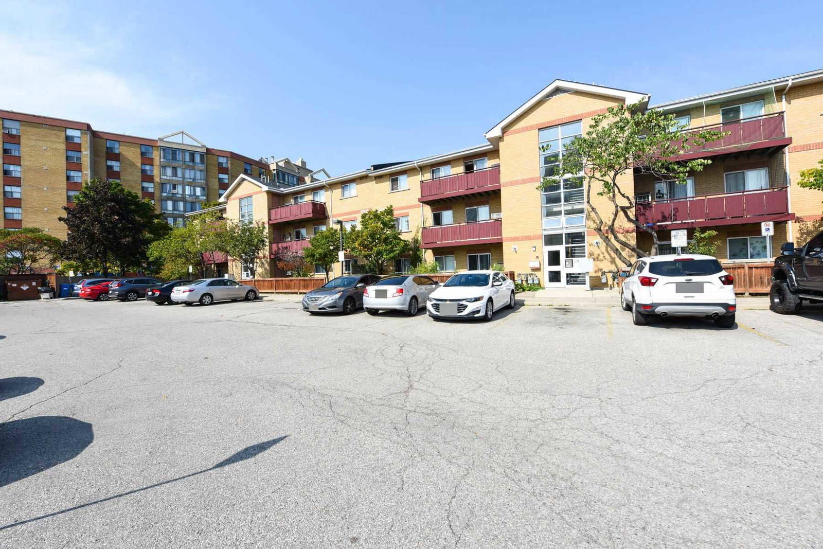 211 Forum Drive Condos exterior
