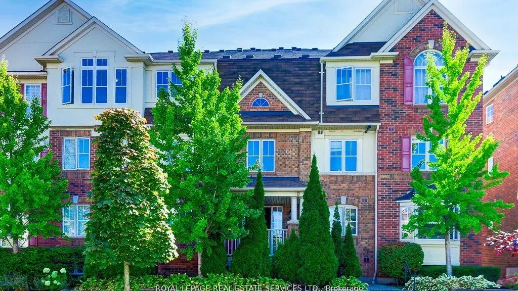 645 Dundas St W Townhouses condo