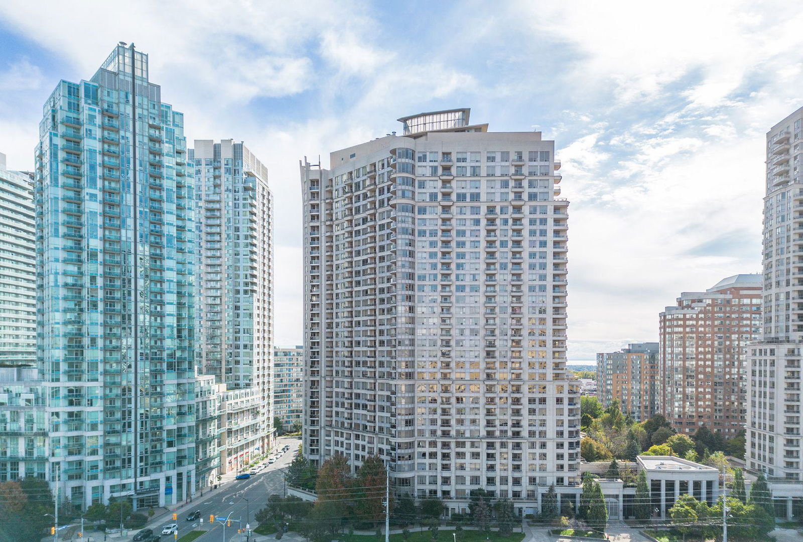 Ovation II Condos exterior