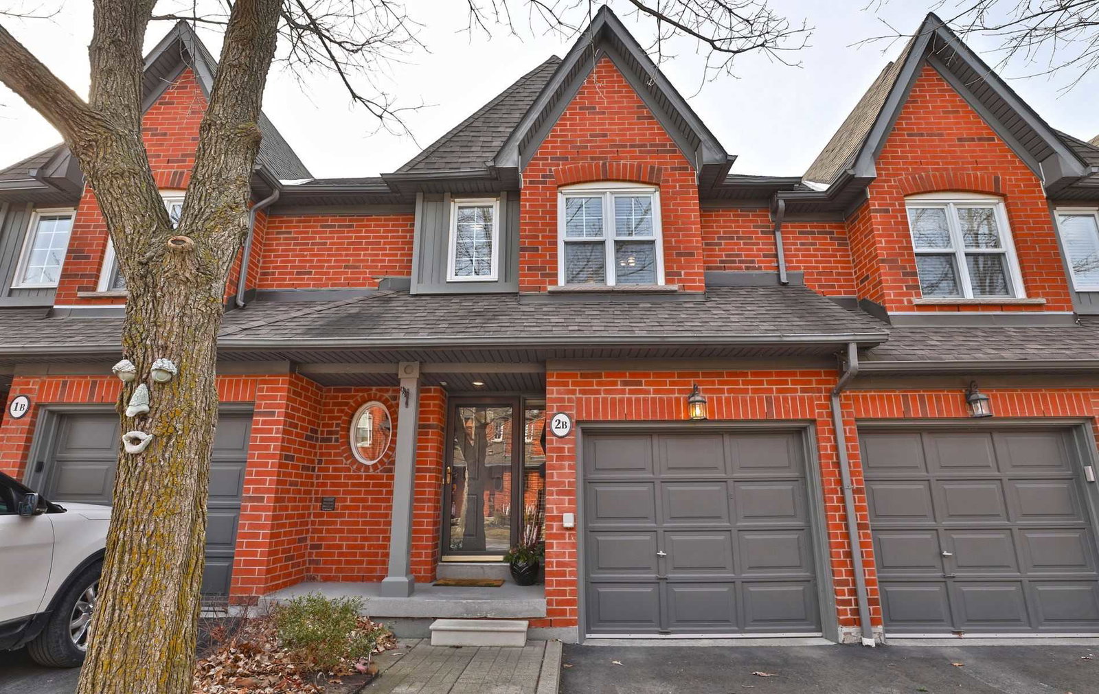 1084 Queen Street West Townhomes condo building exterior