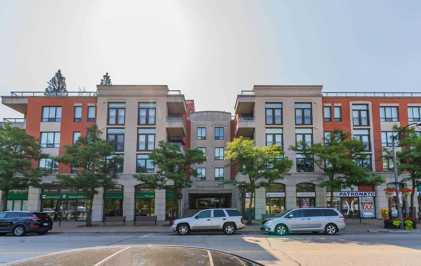 Piazza Woodbridge Condos exterior
