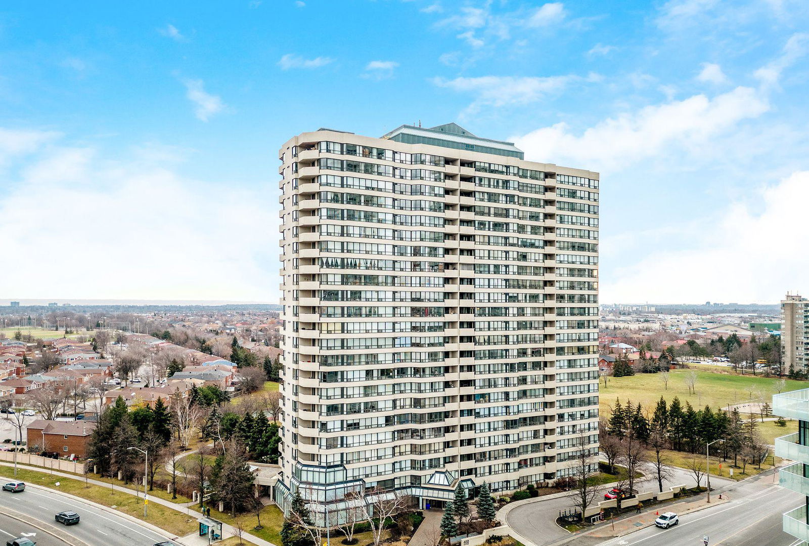 Centre IV Condos exterior