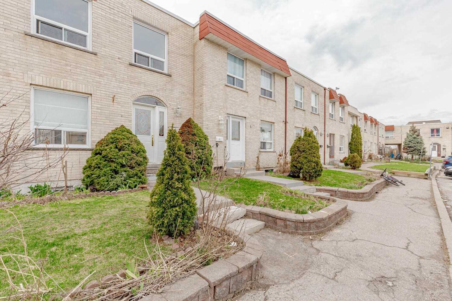 7440 Goreway Drive Townhomes exterior