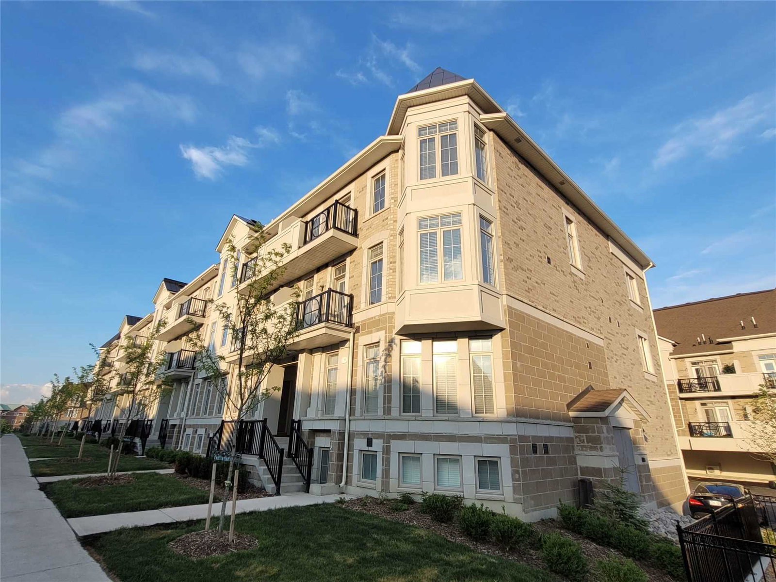 Summit City Centre Townhomes exterior