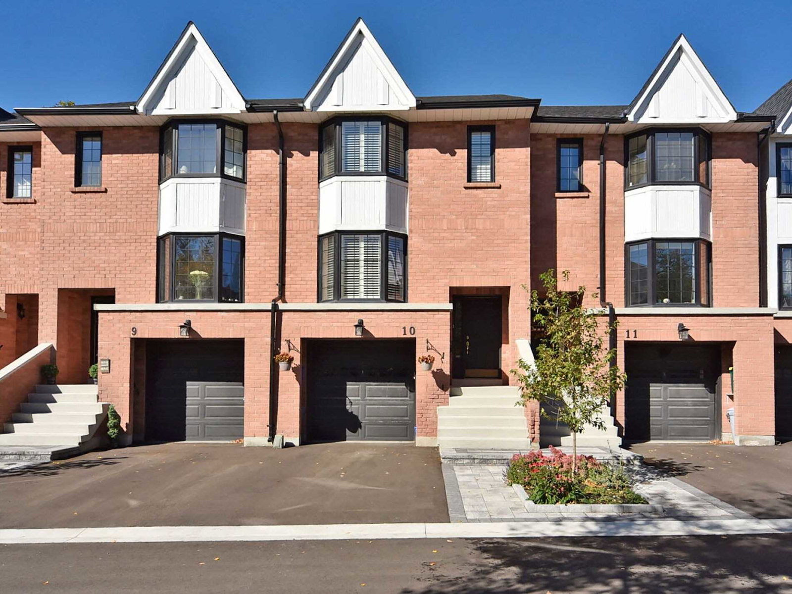 8050 Islington Ave Townhomes exterior