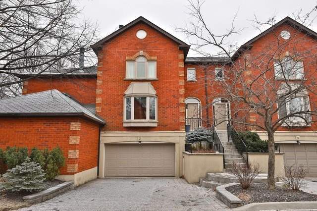 1100 Queen Street West Townhomes condo building exterior