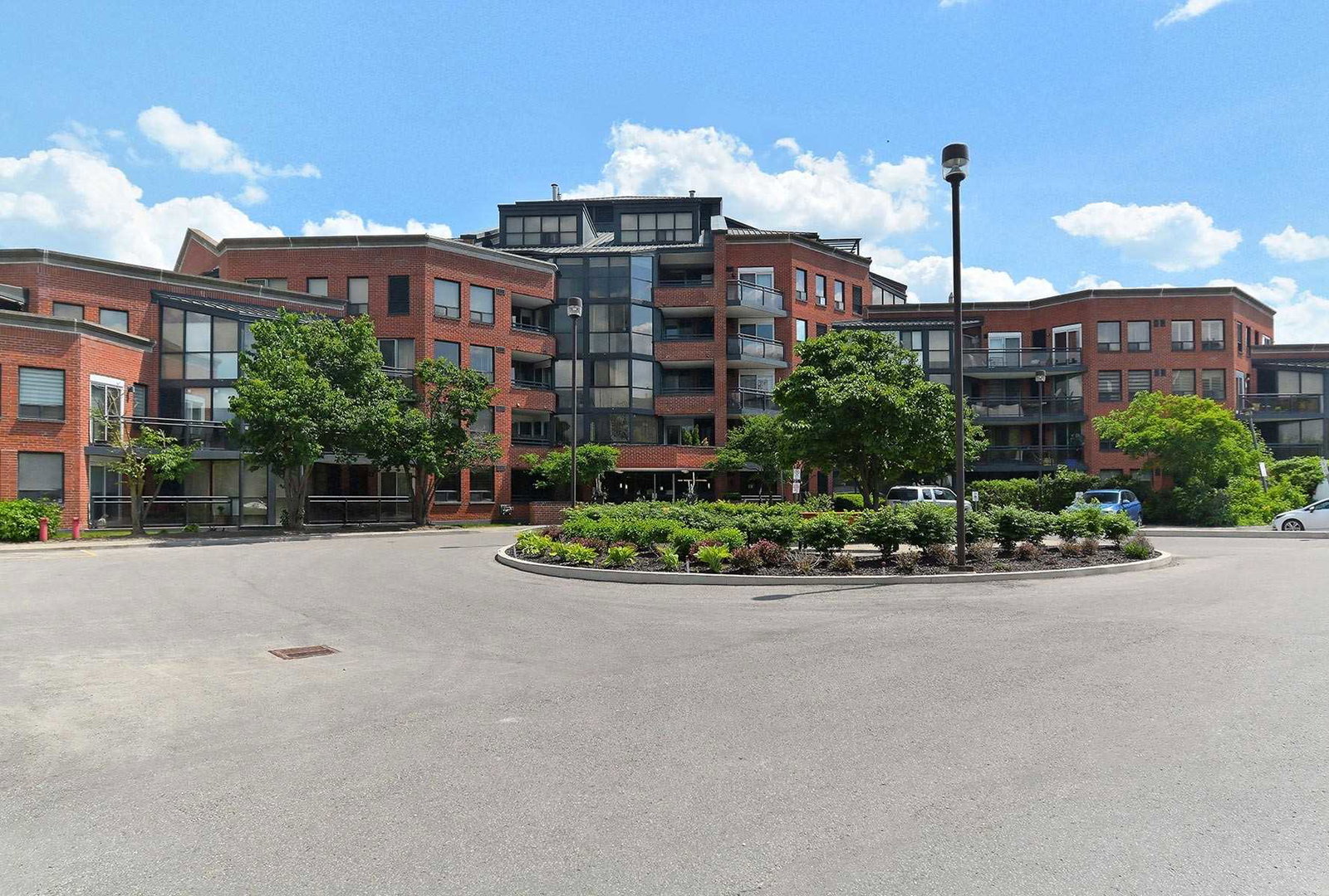 100 Arbors Lane Condos condo