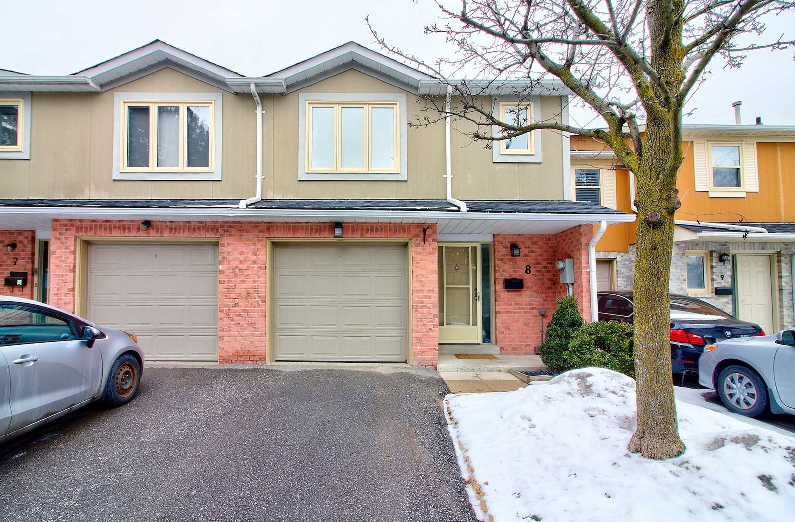 115 Avenue Road Townhomes condo building exterior