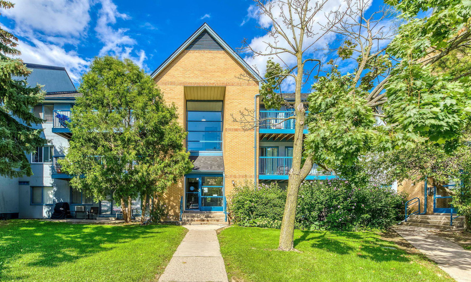 95 Trailwood Townhomes condo