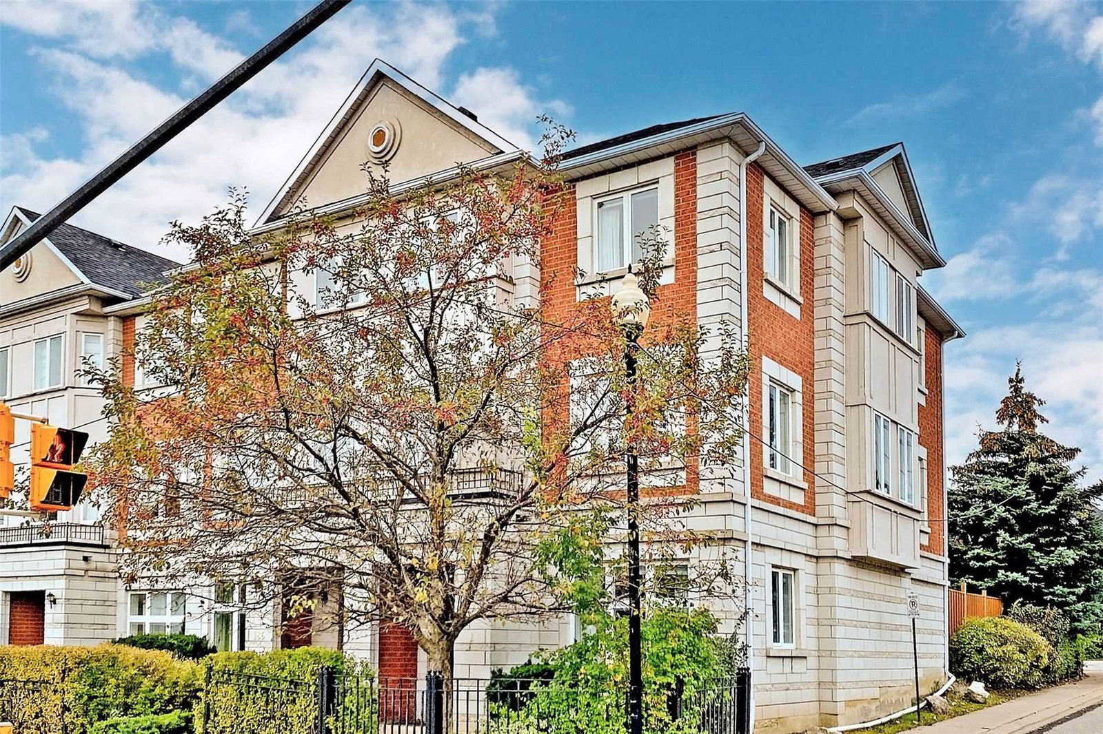 Town Centre Blvd Townhomes exterior
