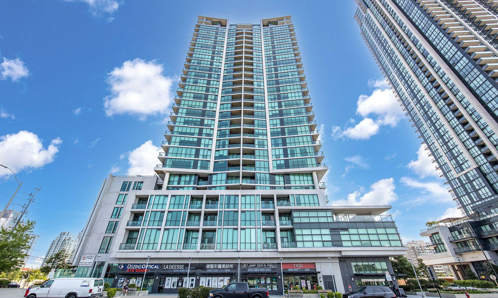 Pinnacle Grand Park Condos exterior