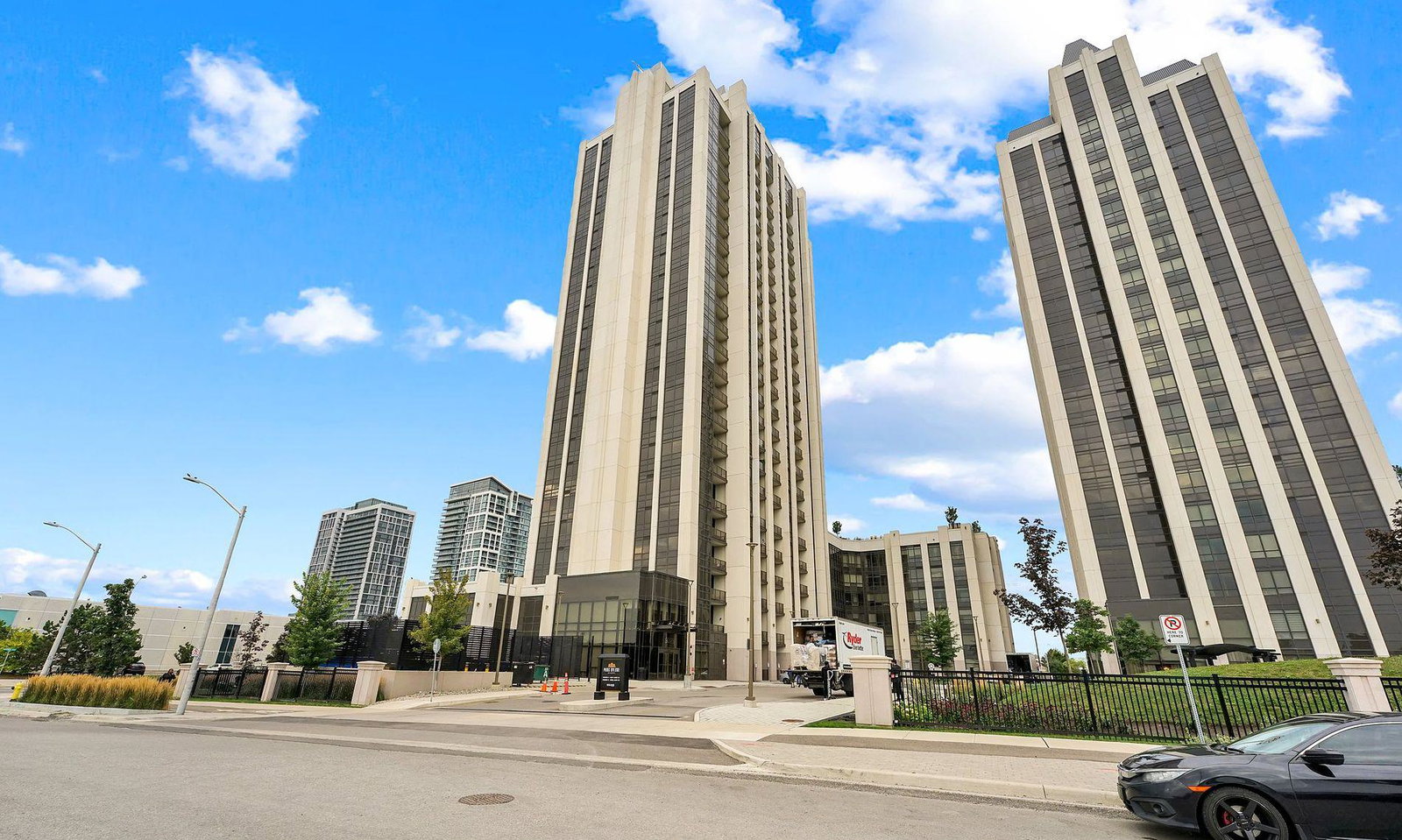 Park Avenue Place Towers exterior