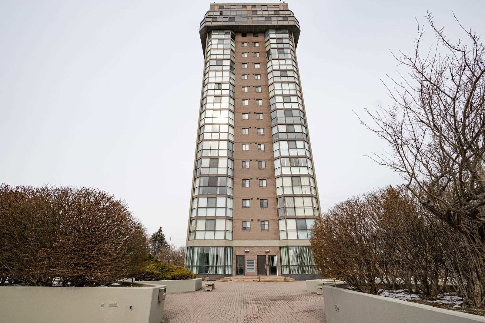 Kingsmere on the Park Condos condo building exterior