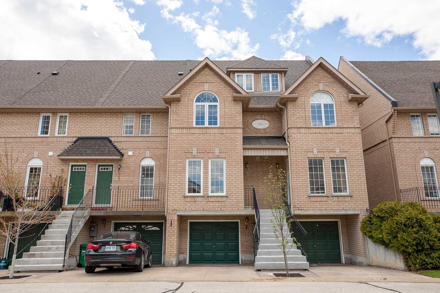 80 Strathaven Drive Townhomes exterior