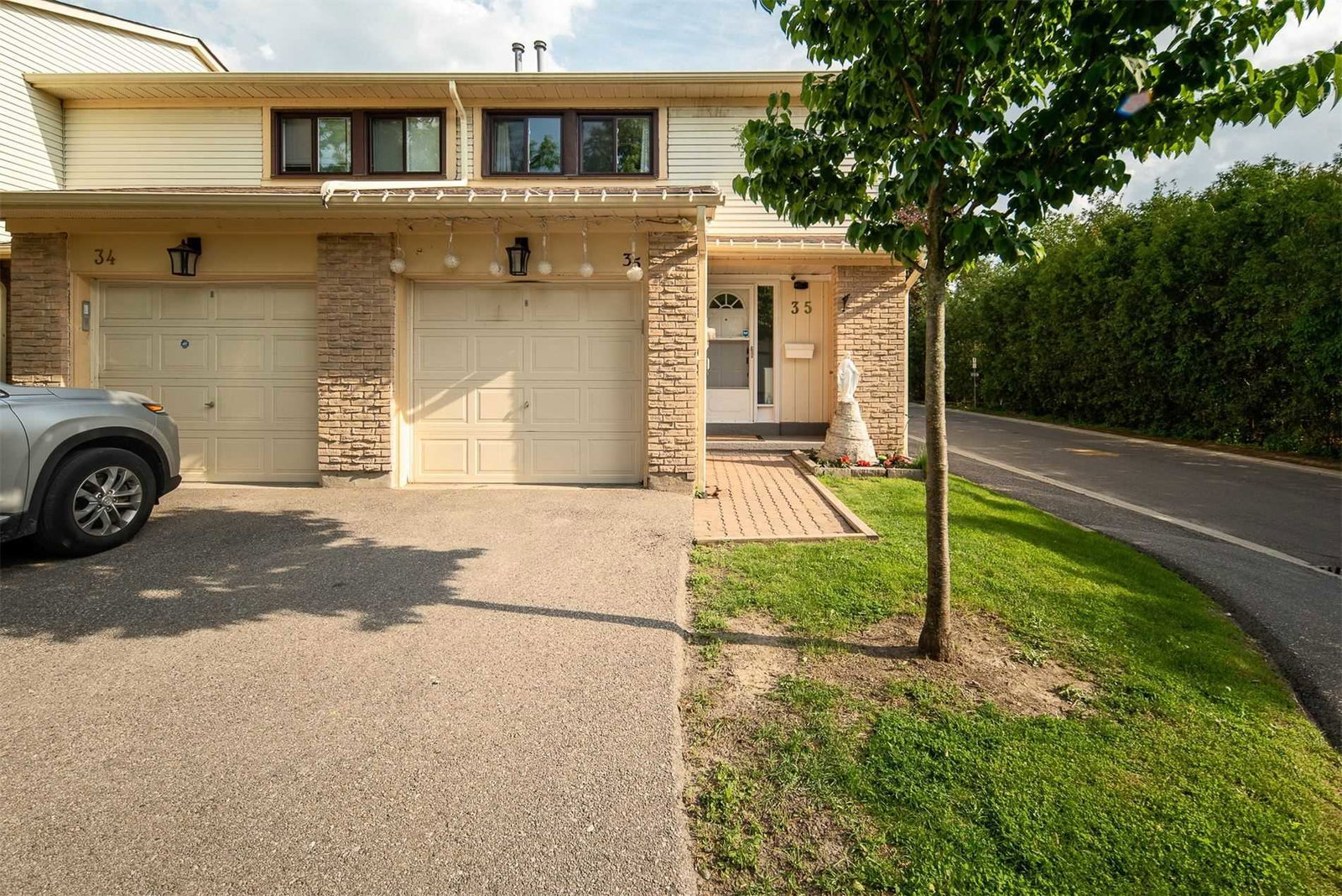209 Castle Rock Drive Townhomes condo building exterior