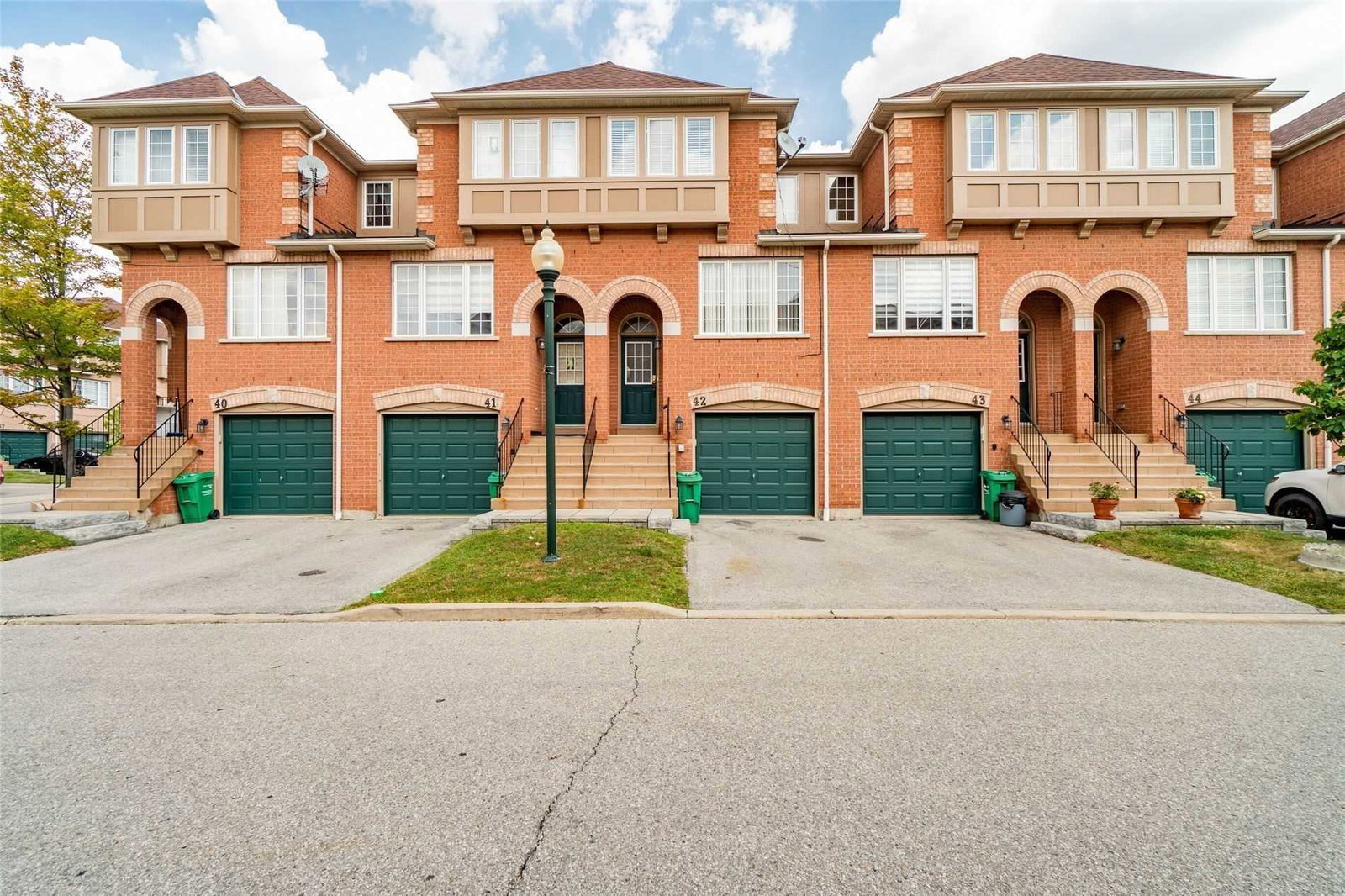 Cedarglen Gate Townhomes exterior
