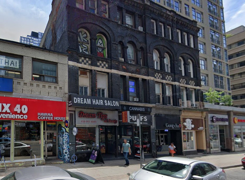 565 Yonge Street exterior