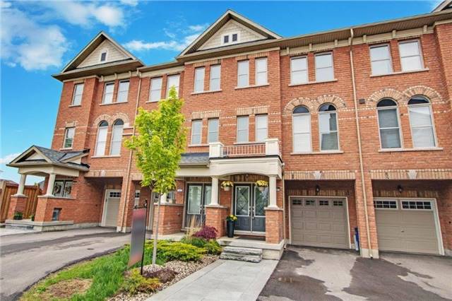 City Park Circle Townhomes condo building exterior