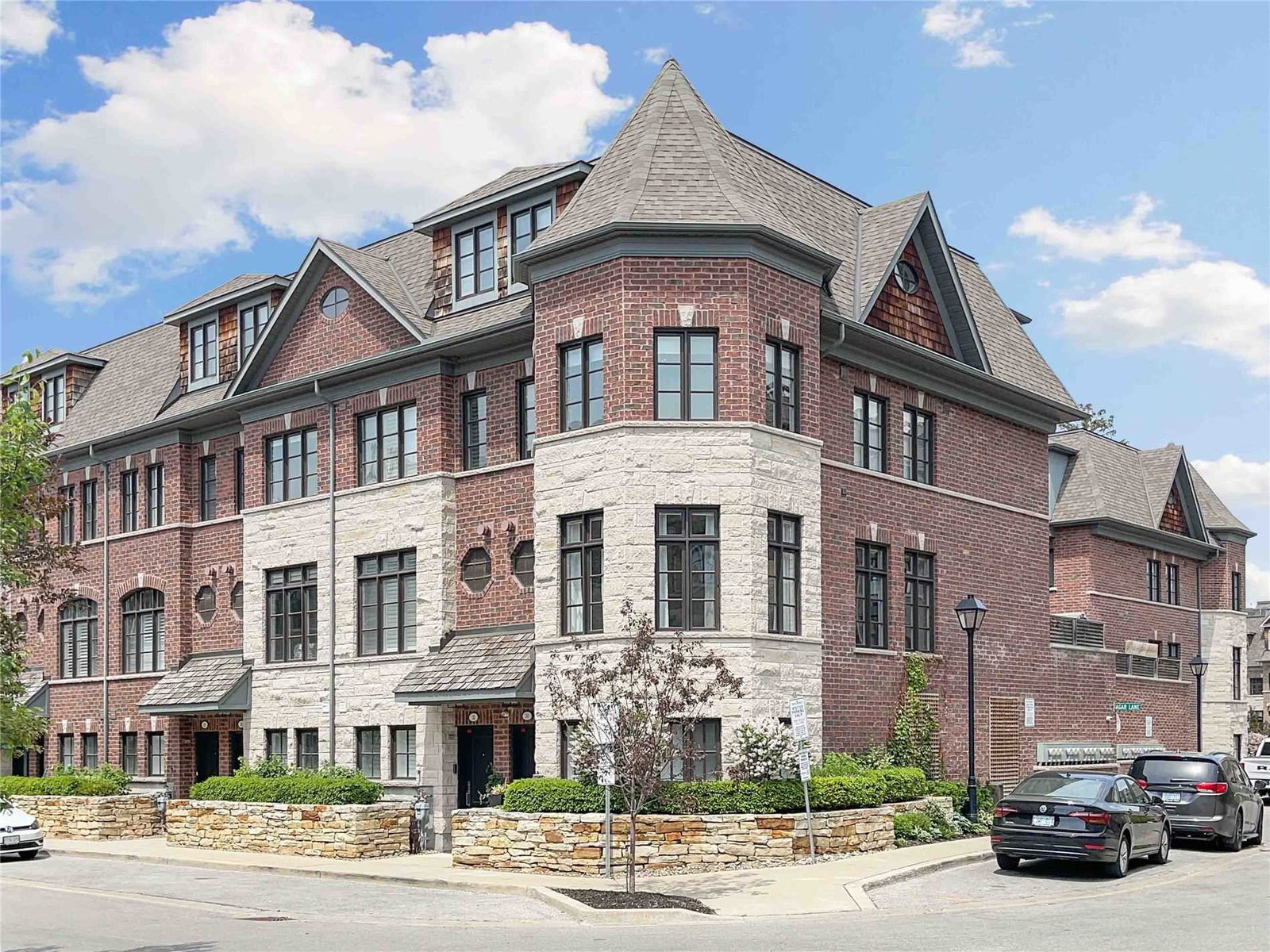 Riverside Village Townhomes condo