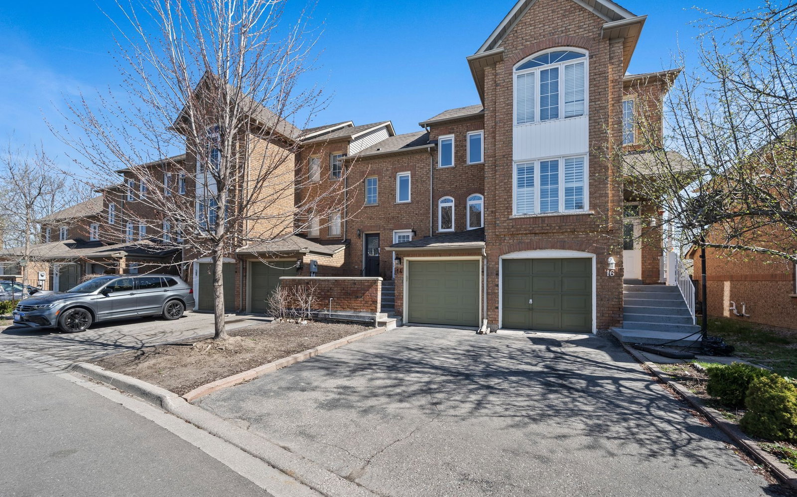 Larissa Court condo building exterior