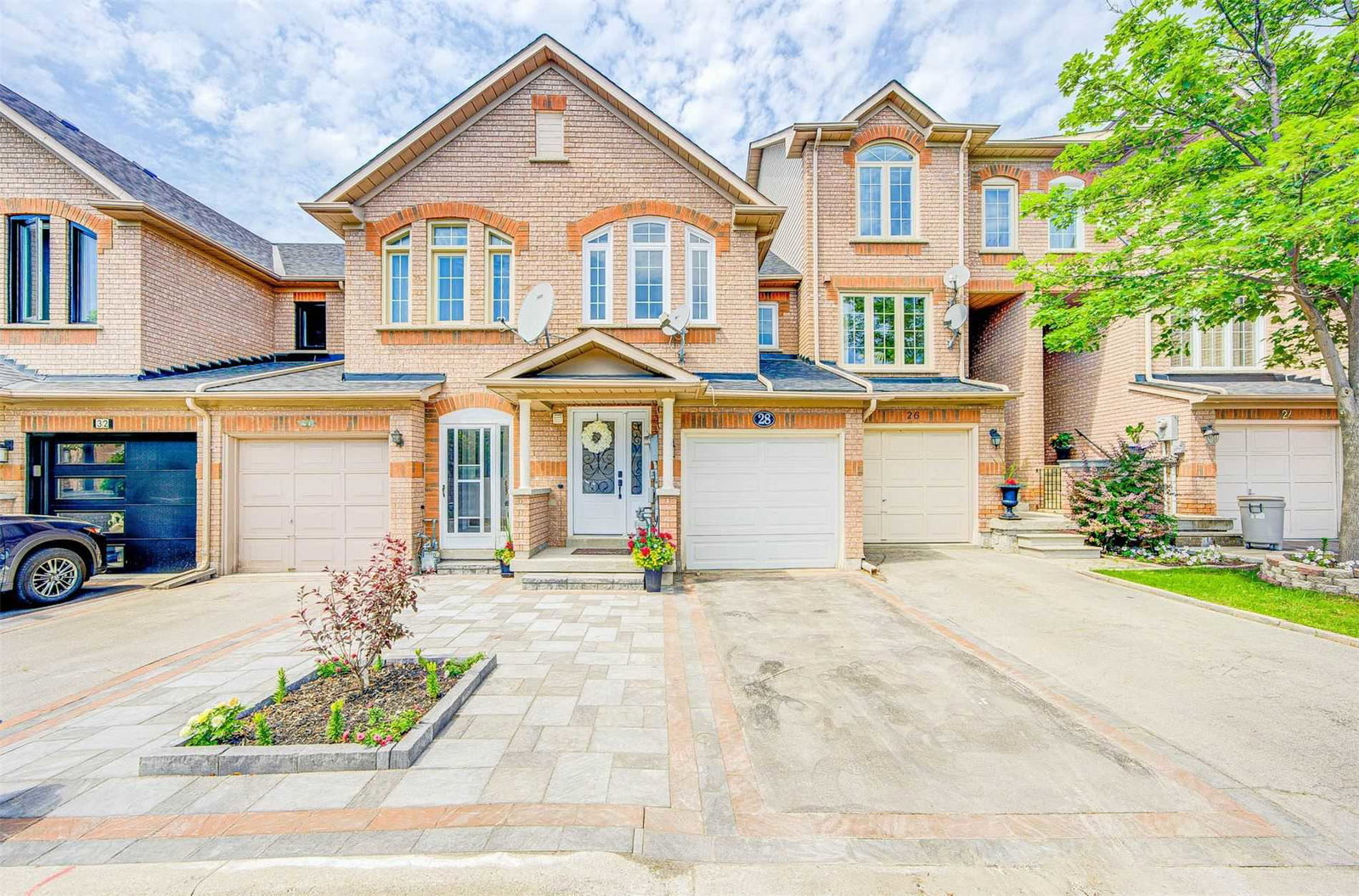 Tania Crescent Townhomes exterior