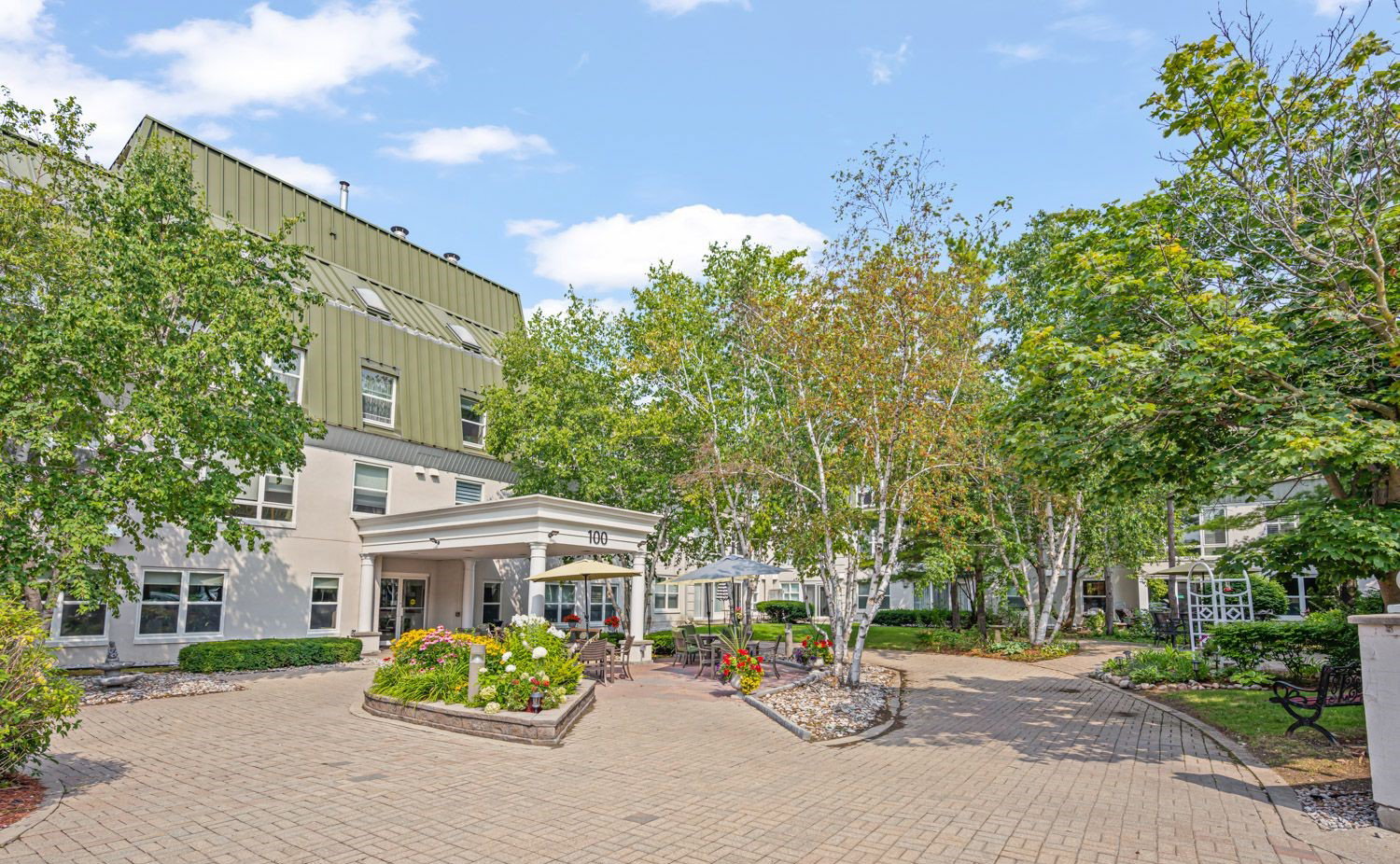 Wyndham Gardens Apartments condo