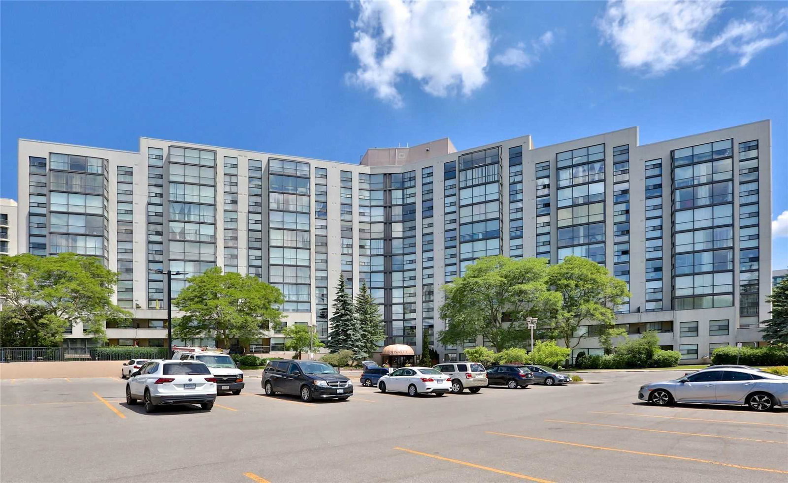 The Dynasty II Condos exterior