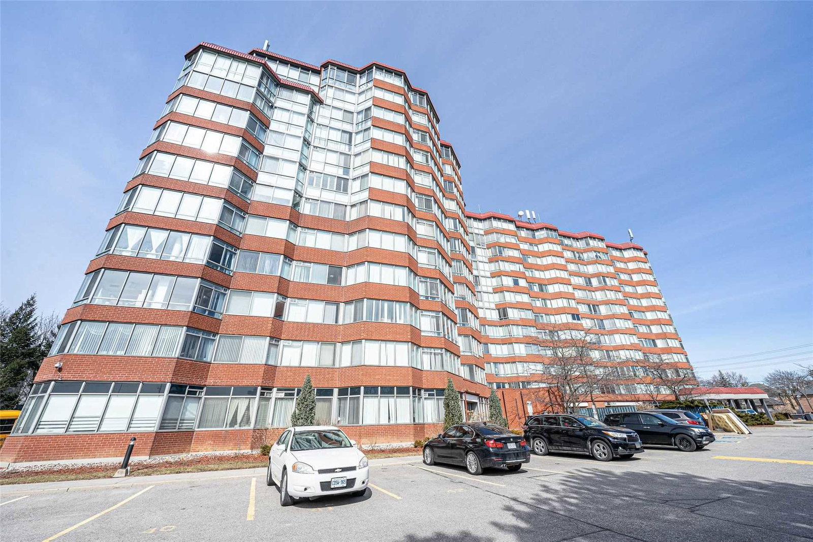 Platinum Rouge Condos exterior
