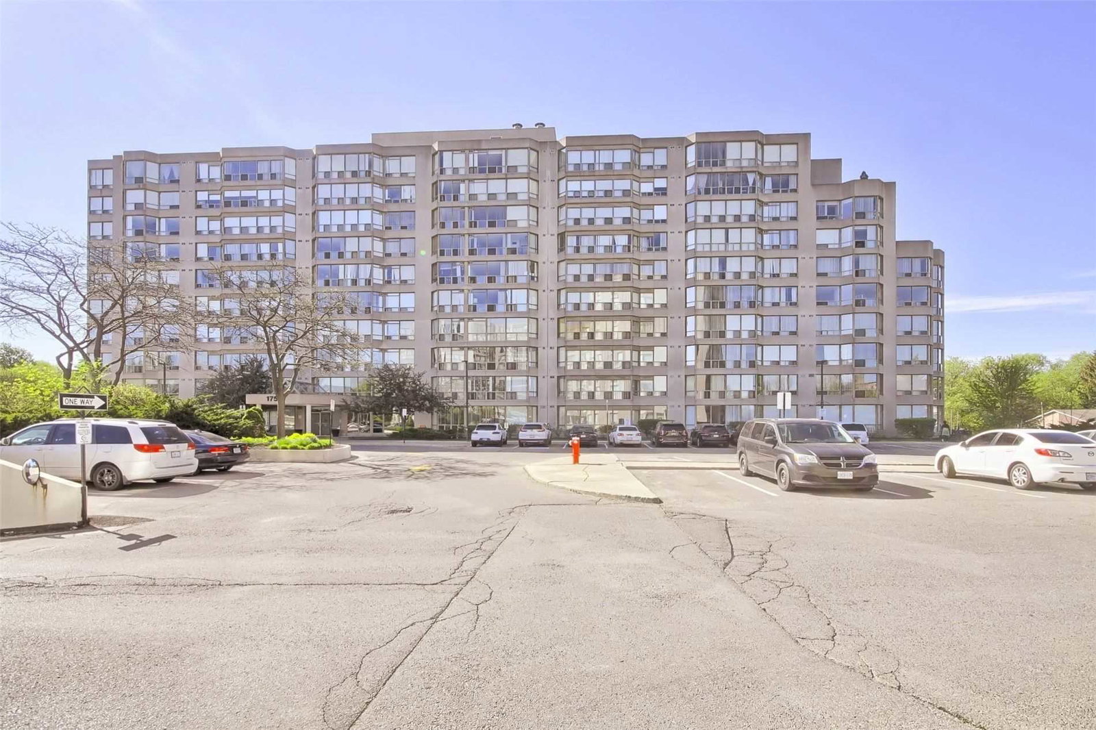 Cedar Gate II Condos exterior