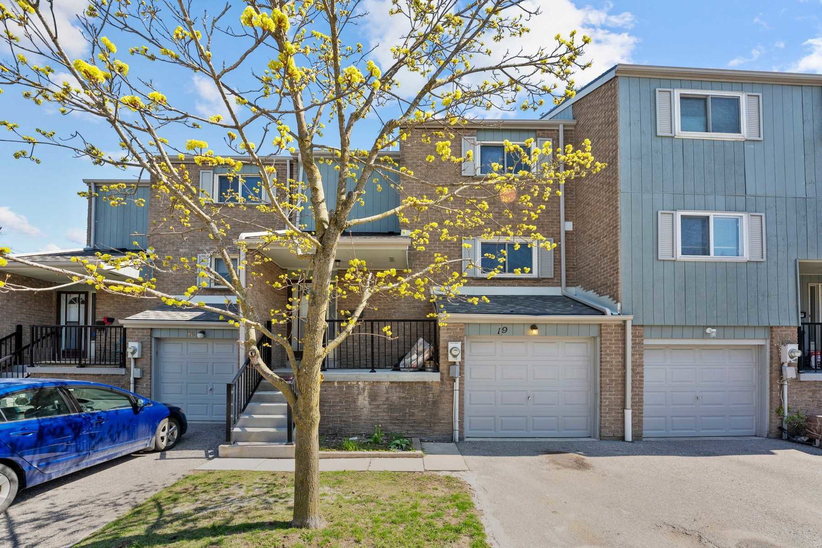 646 Village Parkway Townhomes exterior