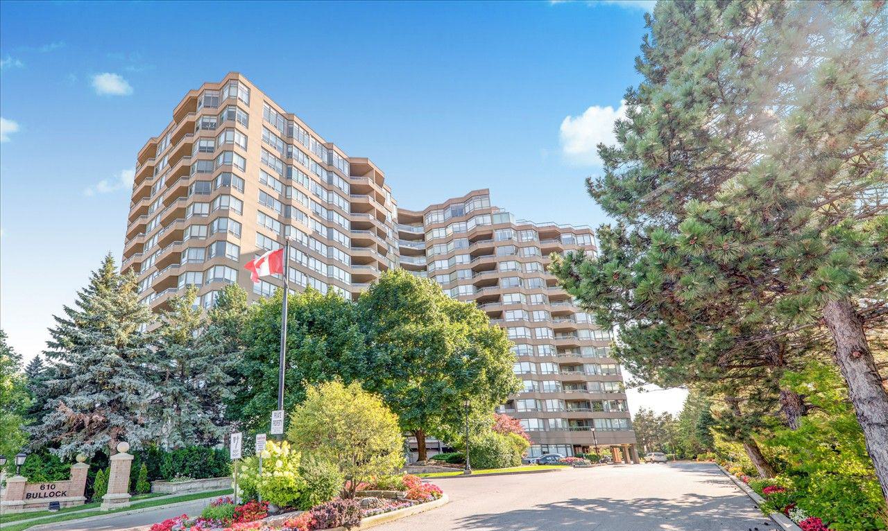 Hunt Club Condos exterior